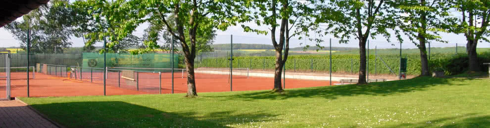 Eingang zum Tennisplatz