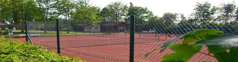 Tennisplatz von der Seite